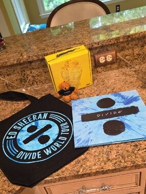 Ed Sheeran Divide Tour/Official Merch Bundle